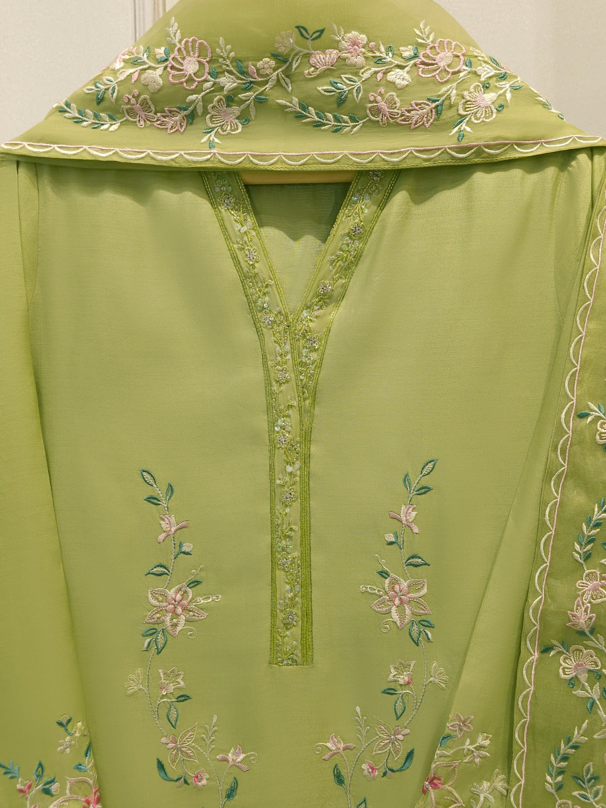 3 Piece - Pure Khaddi Silk Embroidered  Suit S115092 Secondary image
