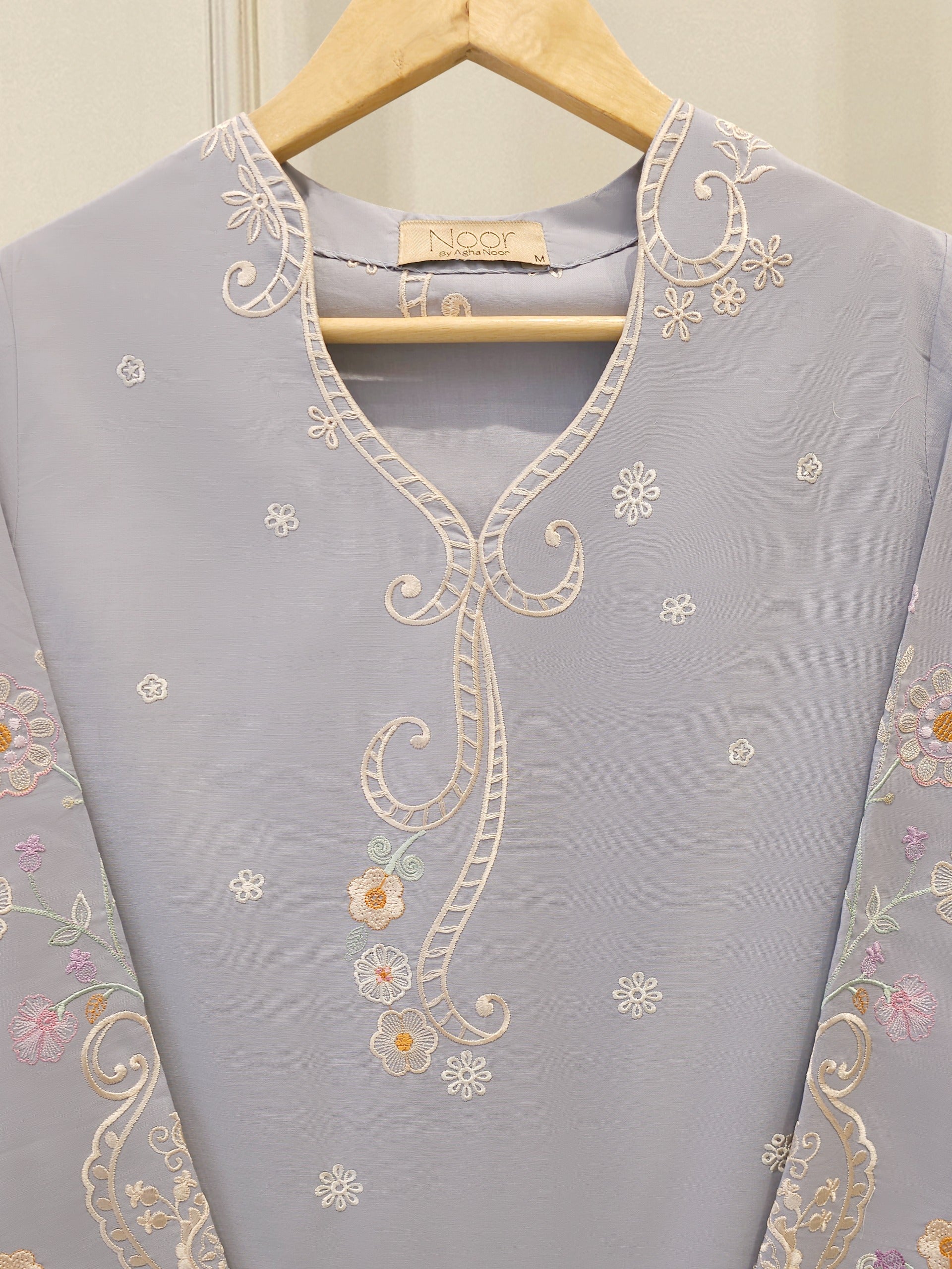 Embroidered Cambric Shirt WS00229 Secondary image