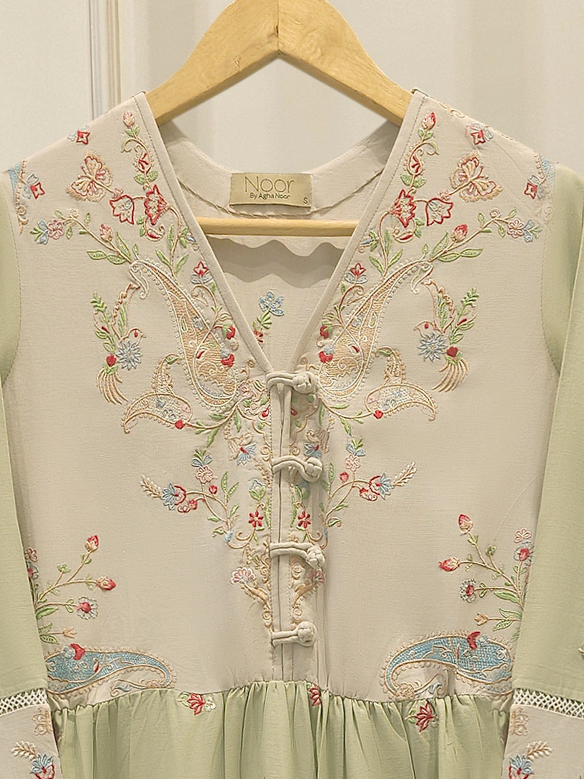 Embroidered Linen Shirt WS00074 Secondary image