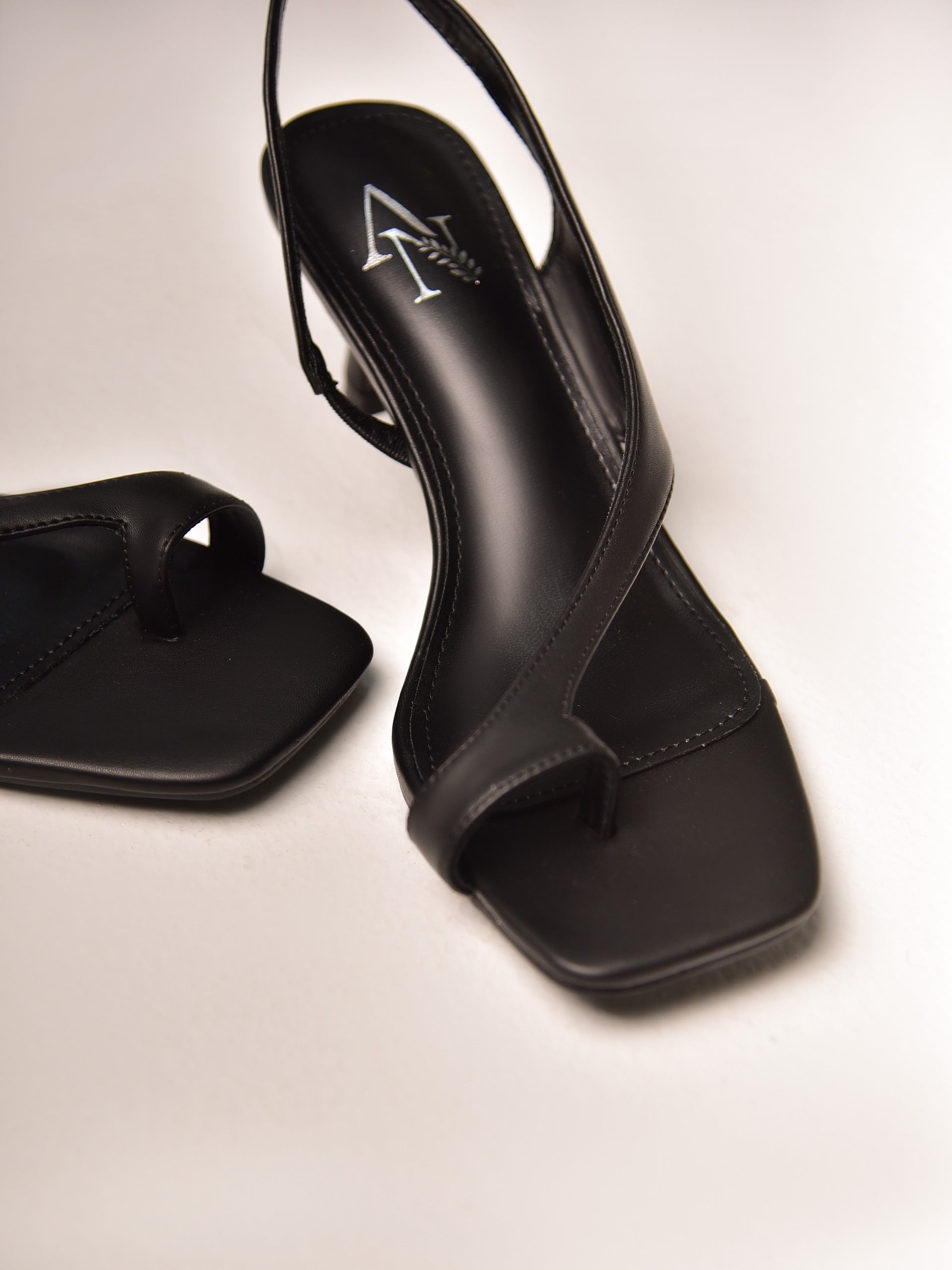Noir Heels  FW00101 Secondary image