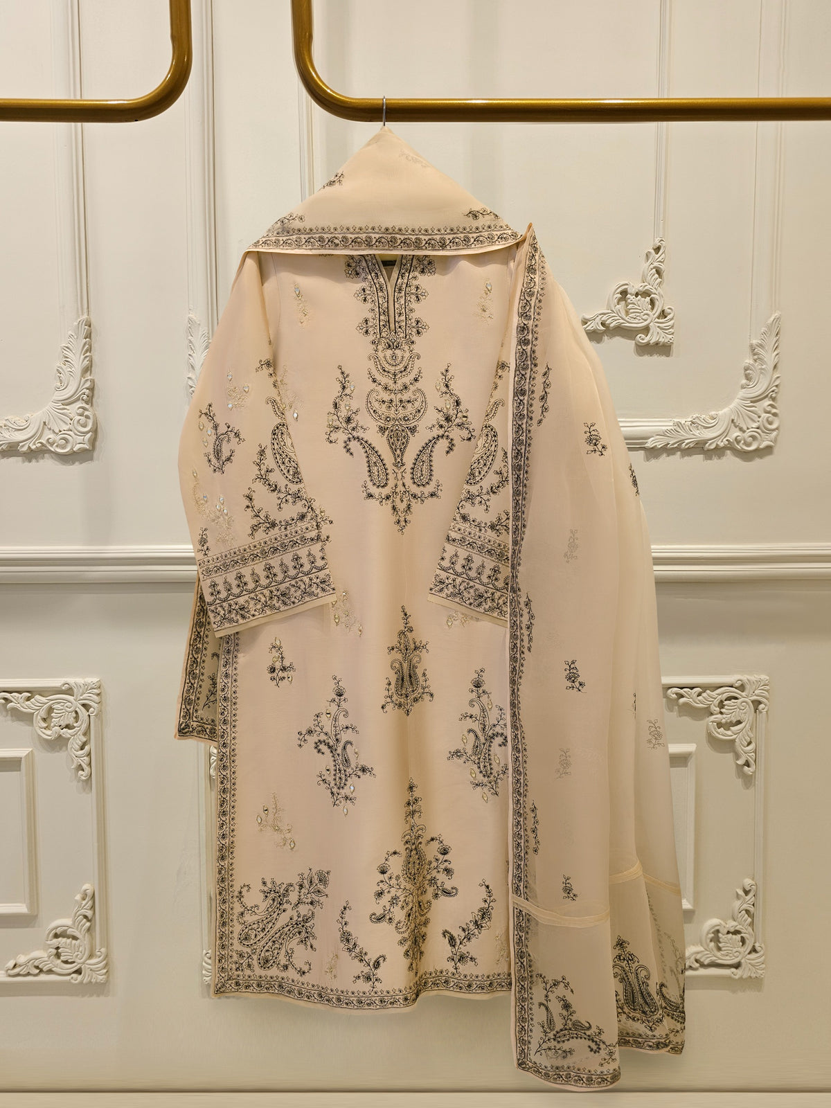 3 Piece- Pure Sheesha Silk Embroidered Suit S114239