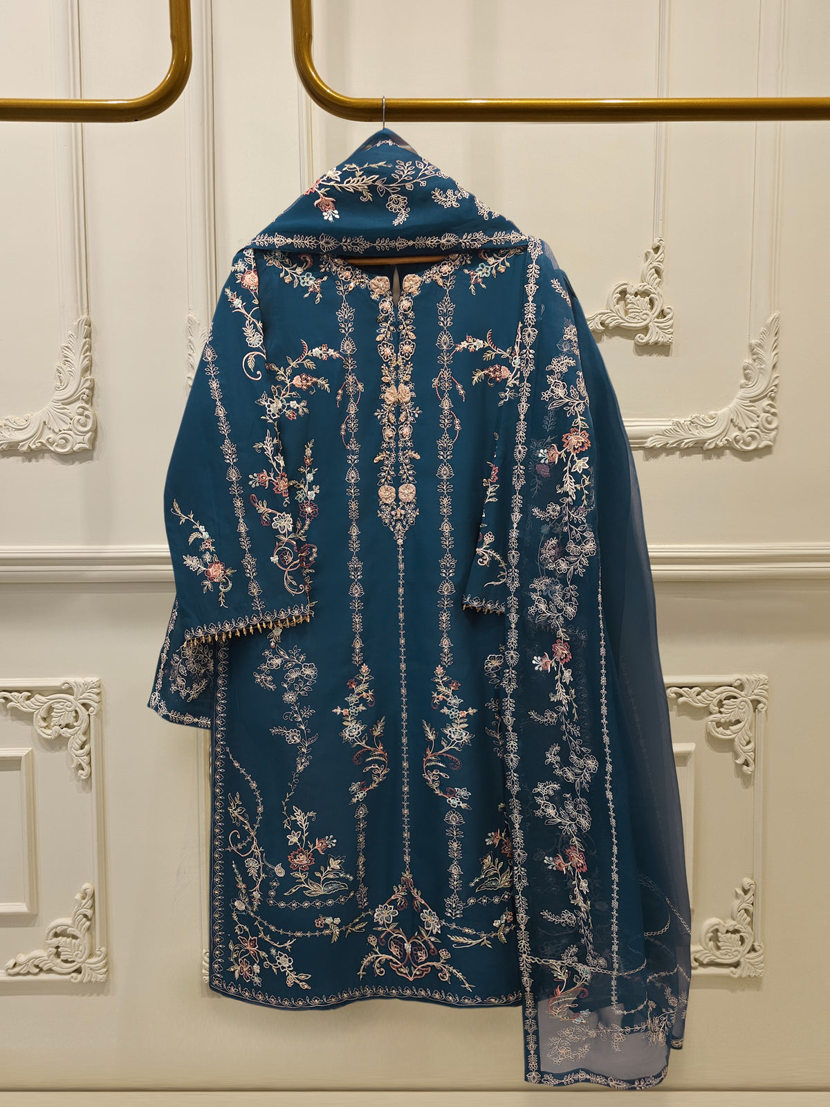 3 Piece - Pure Khaddi Silk Embroidered  Suit S114823 Main image