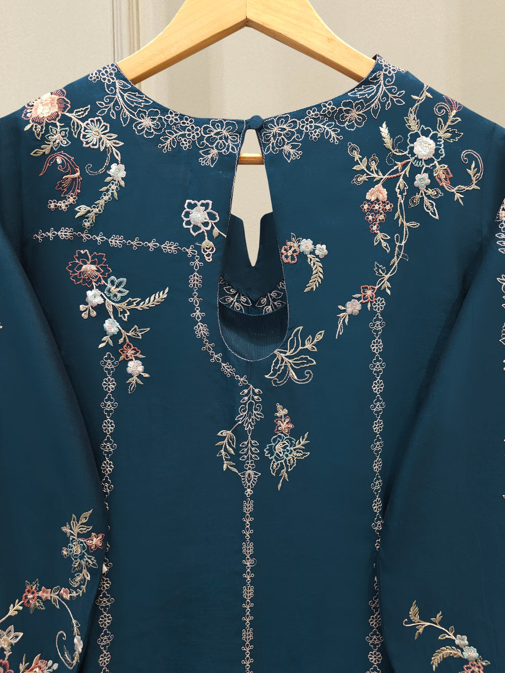 3 Piece - Pure Khaddi Silk Embroidered  Suit S114823