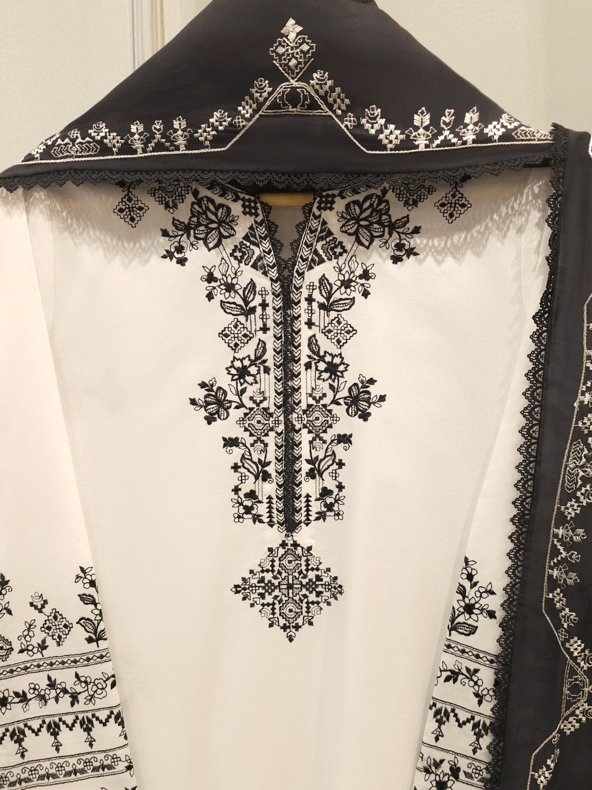 3 Piece - Embroidered Cambric Suit S115169 Secondary image