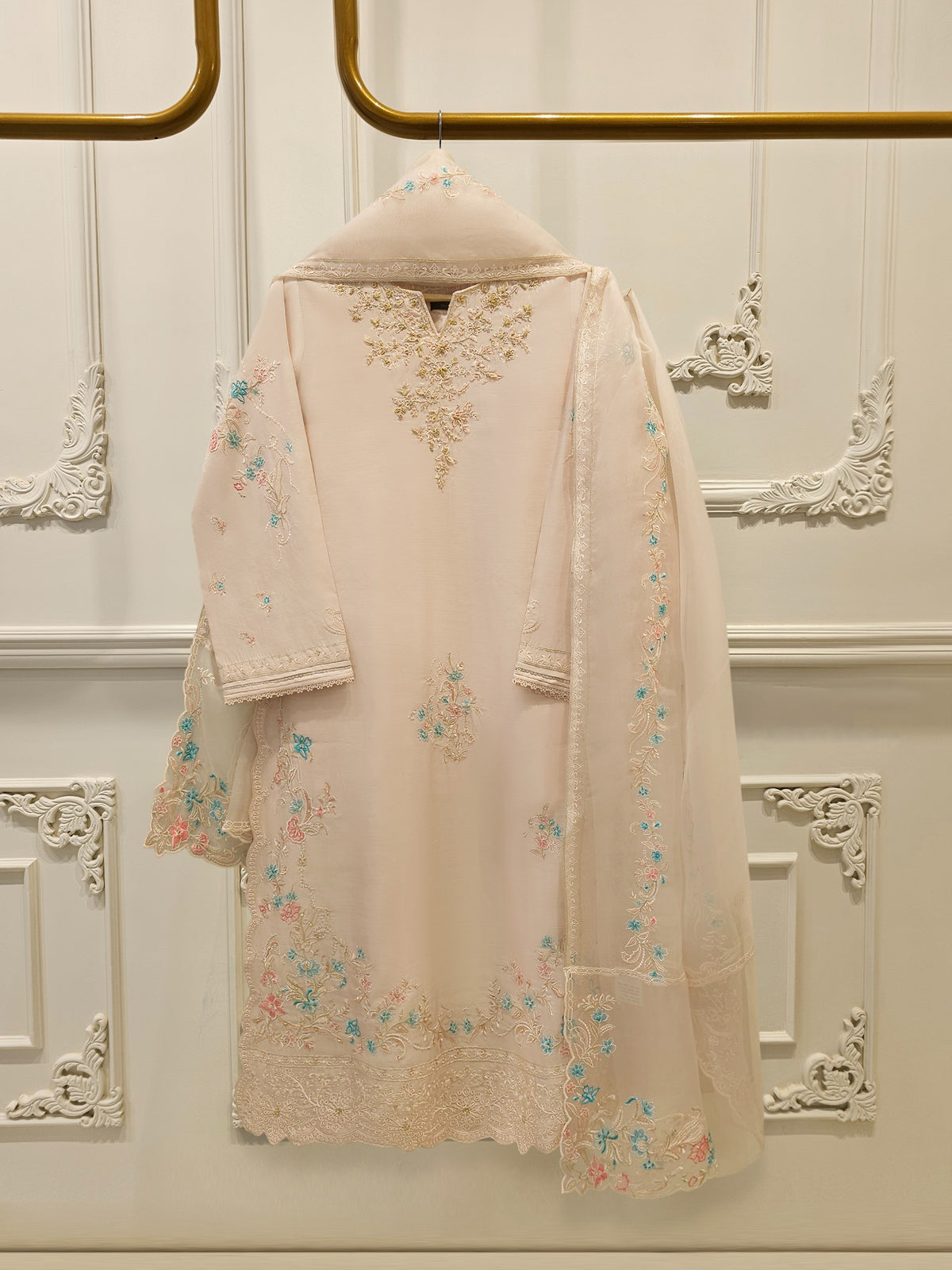 3 Piece - Pure Khaddi Silk Embroidered  Suit S115379