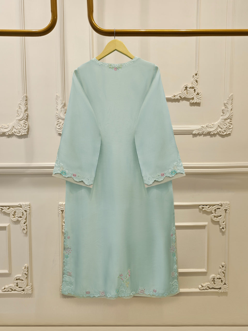 3 Piece- Pure  Sheesha Silk Embroidered Suit S115618