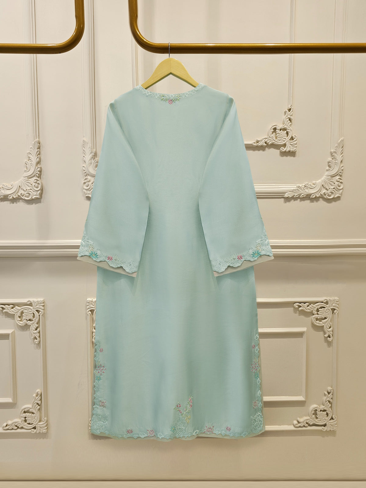 3 Piece- Pure  Sheesha Silk Embroidered Suit S115618