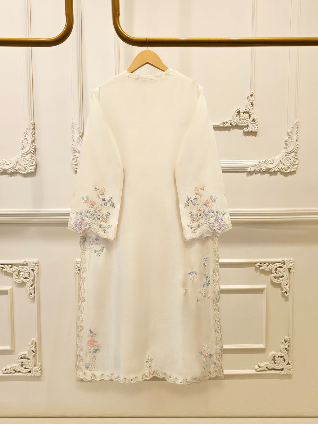 3 Piece- Pure  Sheesha Silk Embroidered Suit S115680