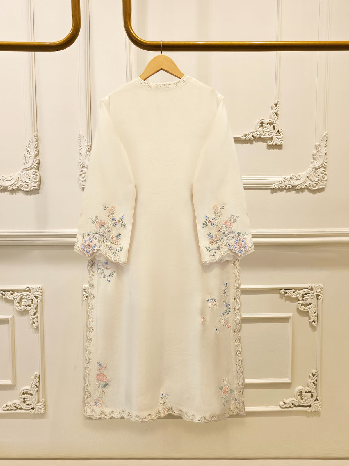 3 Piece- Pure  Sheesha Silk Embroidered Suit S115680