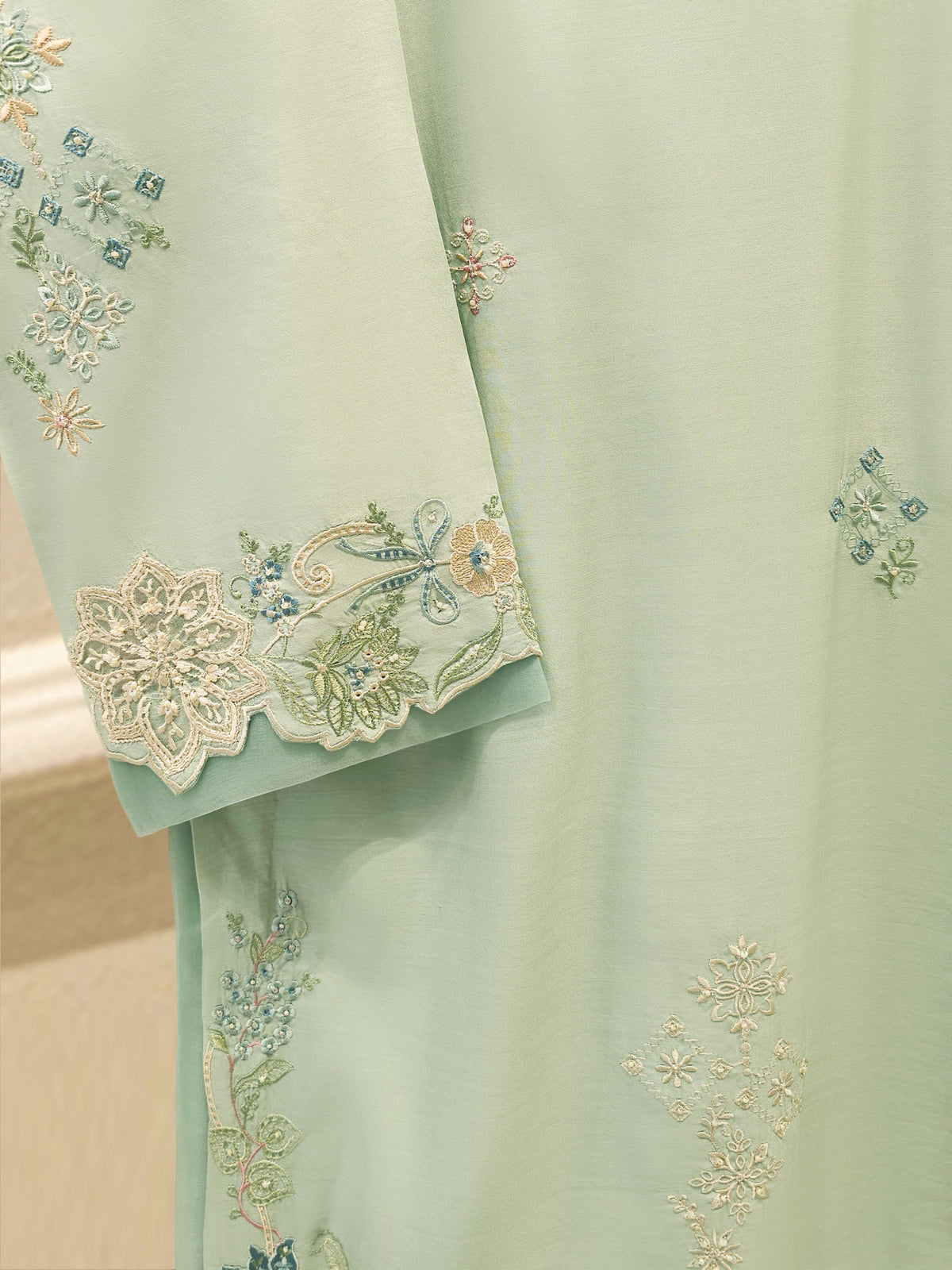 3 Piece - Pure Khaddi Silk Embroidered  Suit S115683