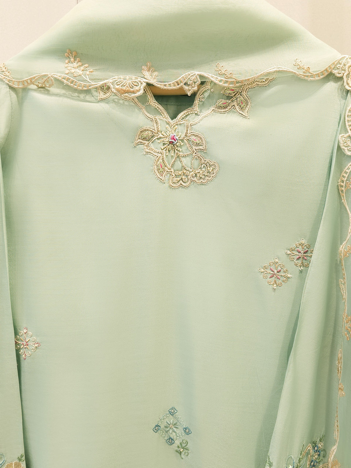 3 Piece - Pure Khaddi Silk Embroidered  Suit S115683