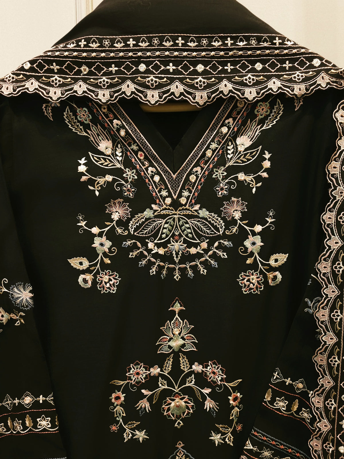 3 Piece - Embroidered Kora Cotton Suit S115689