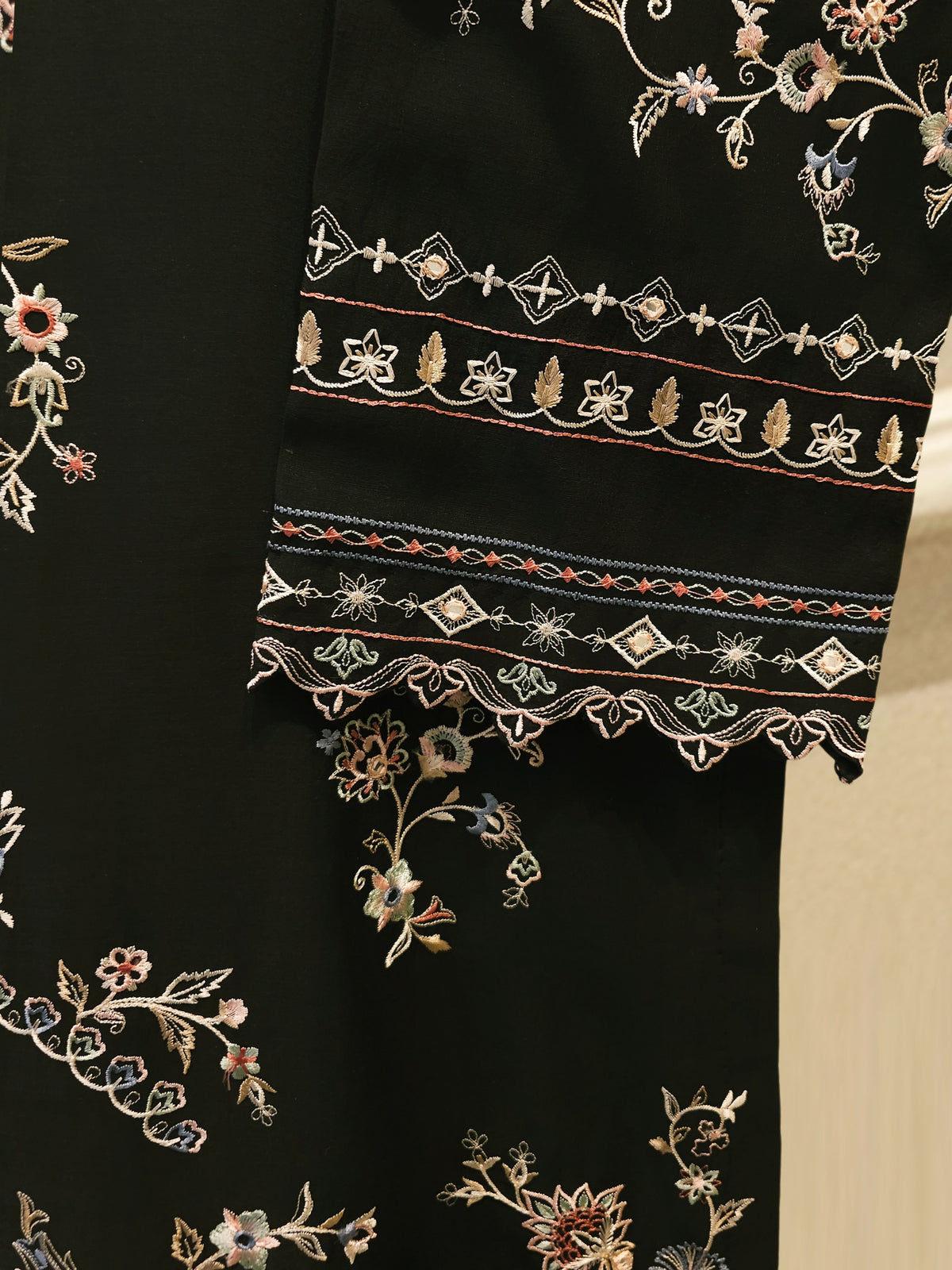 3 Piece - Embroidered Kora Cotton Suit S115689