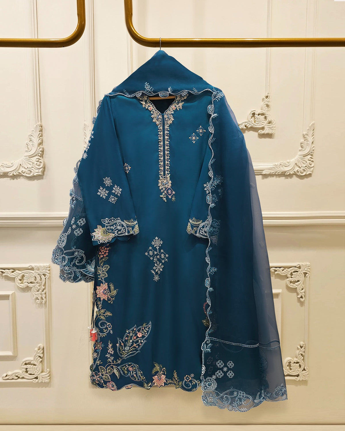 3 Piece - Pure Khaddi Silk Embroidered  Suit S115739 Main image
