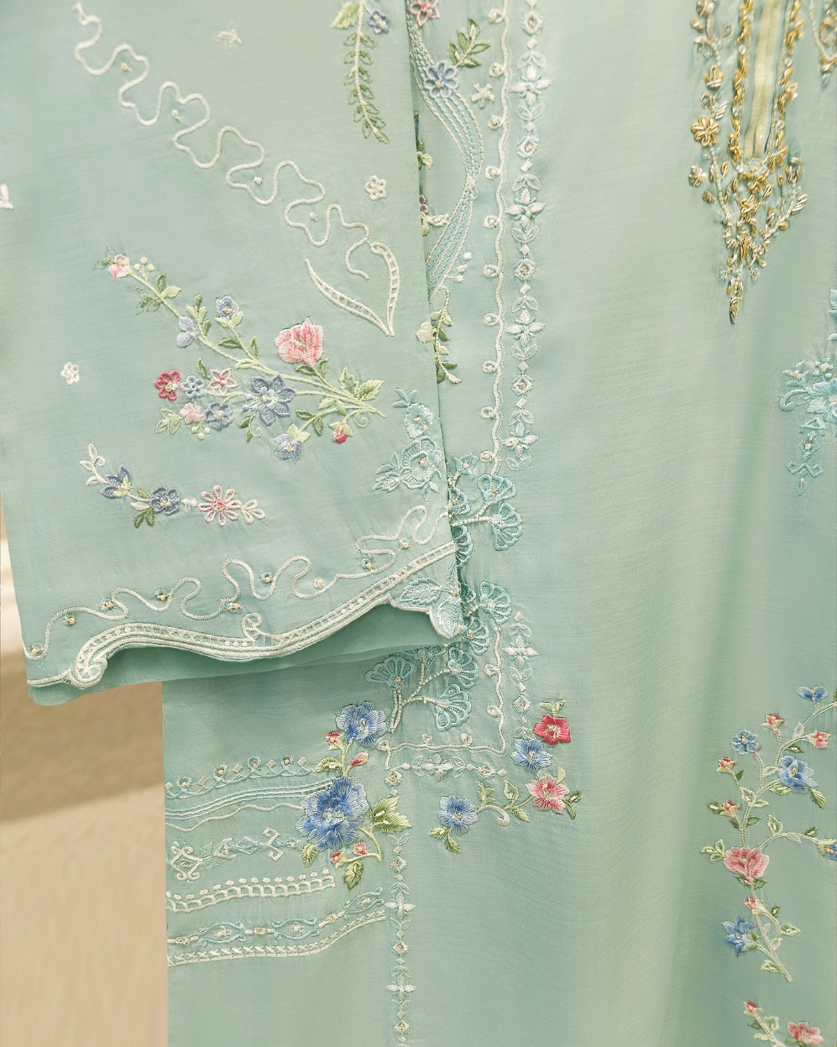 3 Piece - Pure Khaddi Silk Embroidered  Suit S115754