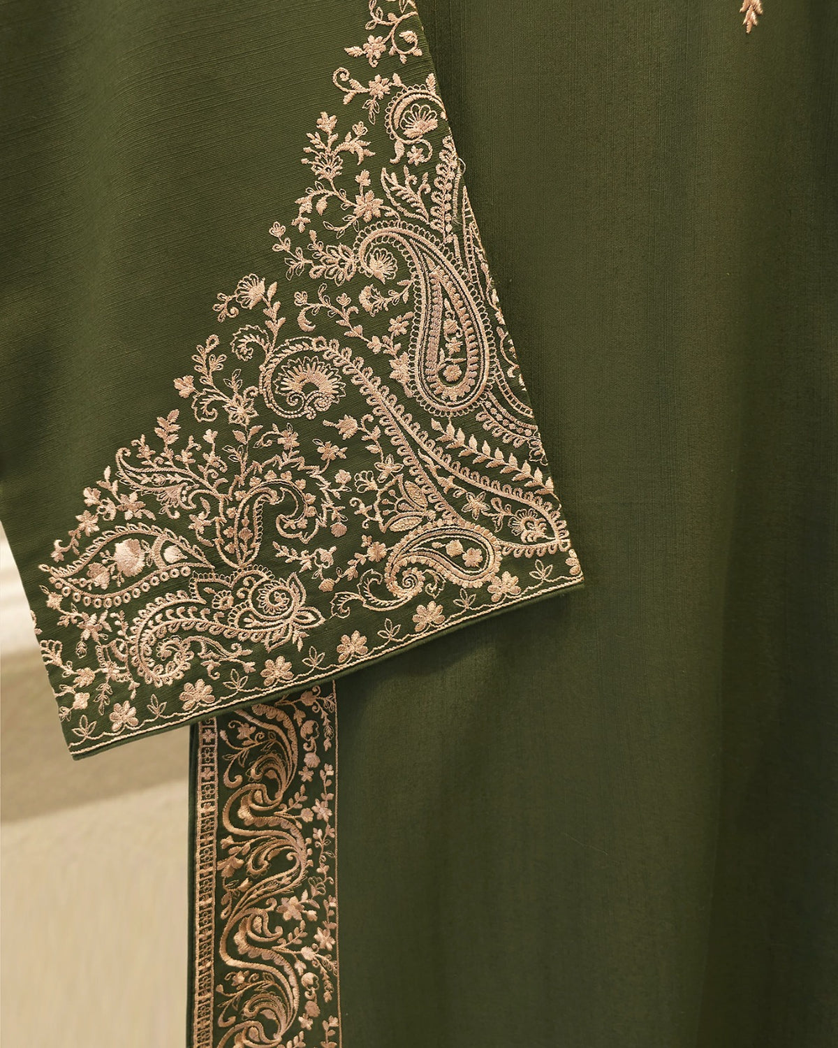 3 Piece - Embroidered Khaddar Suit S115744