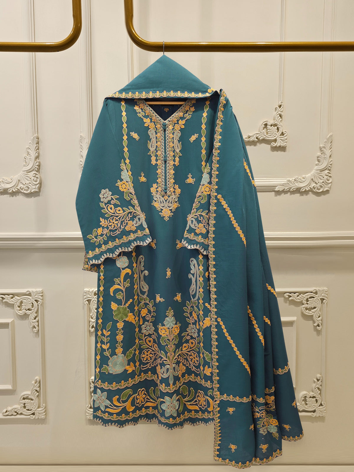 3 Piece - Embroidered Khaddar Suit S112686