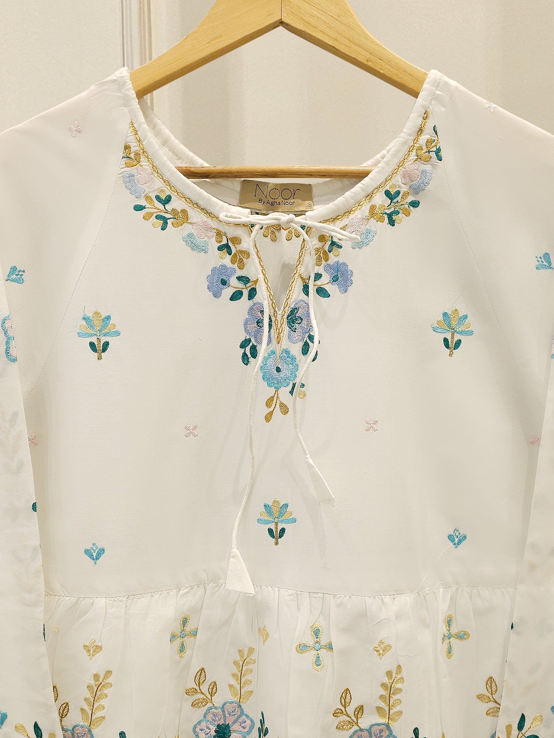 Embroidered Cambric Shirt WS00276 Secondary image