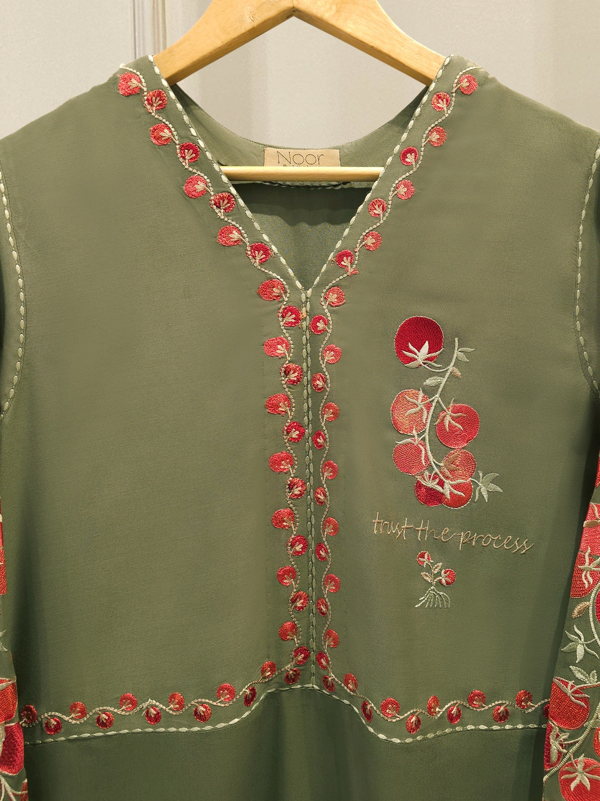 Embroidered Linen Shirt WS00214 Secondary image