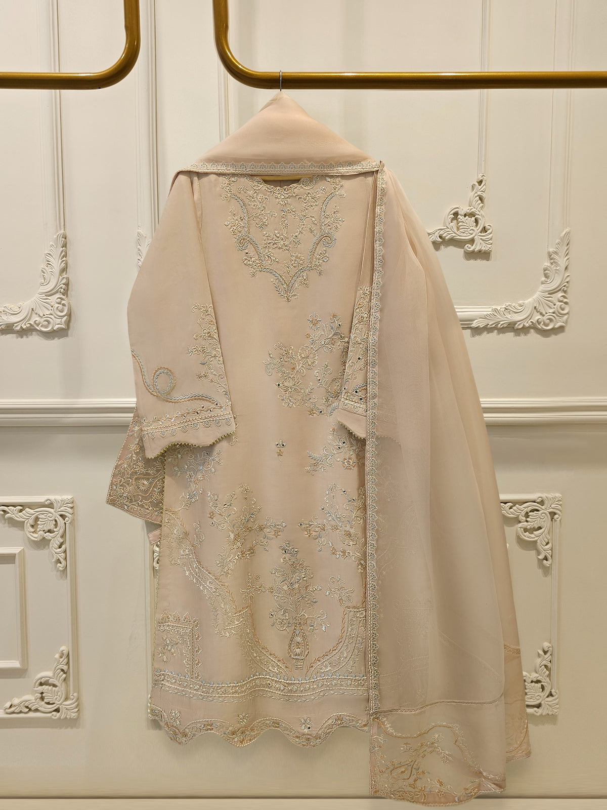 3 Piece - Pure Khaddi Silk Embroidered Suit S113082
