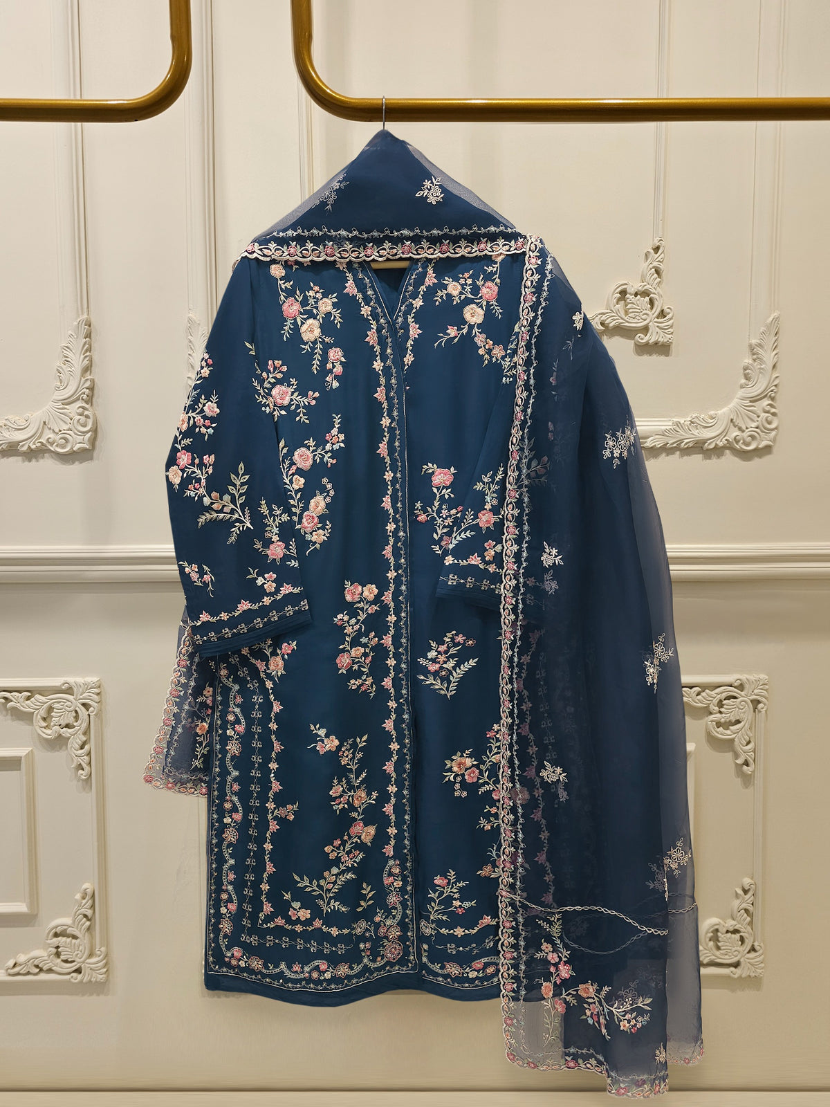3 Piece - Pure Khaddi Silk Embroidered Suit S114379