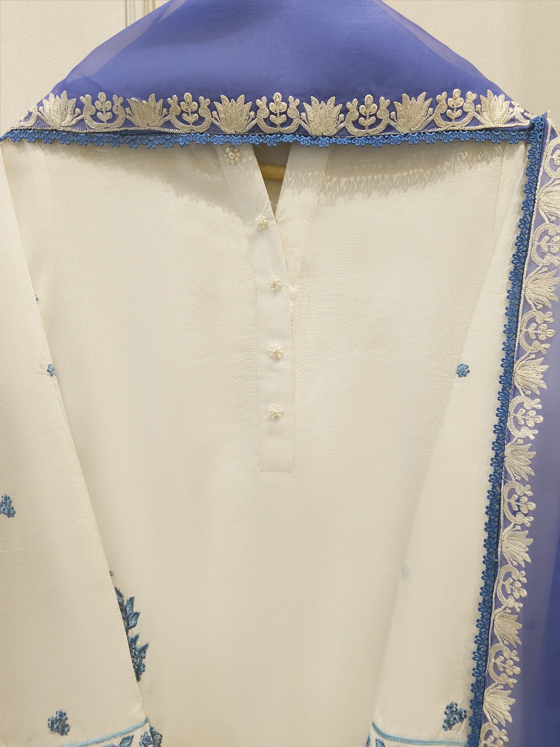3 Piece - Pure Embroidered Korean Silk Suit S114474 Secondary image