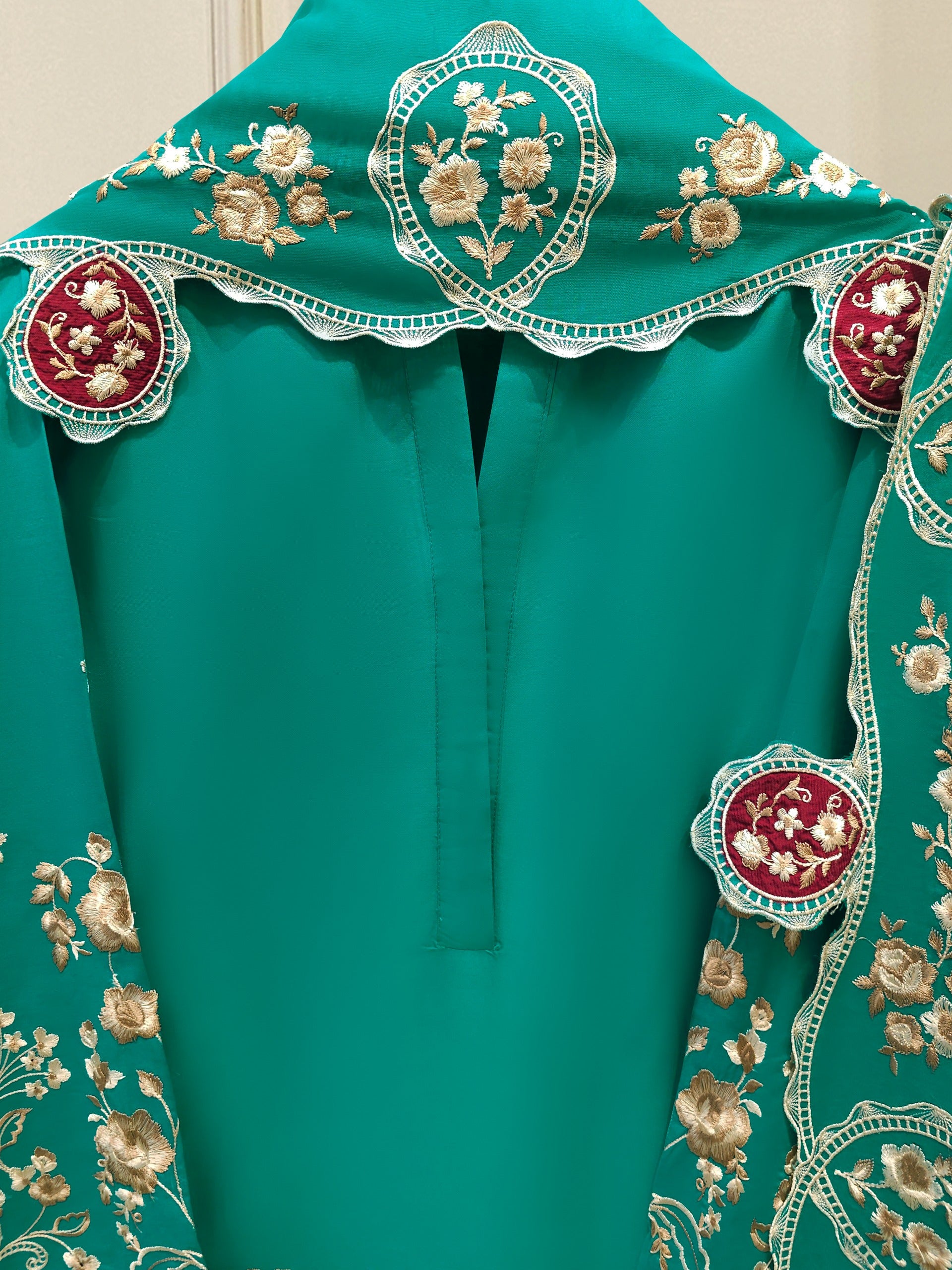 3 Piece - Embroidered Cambric  Suit S114486 Secondary image