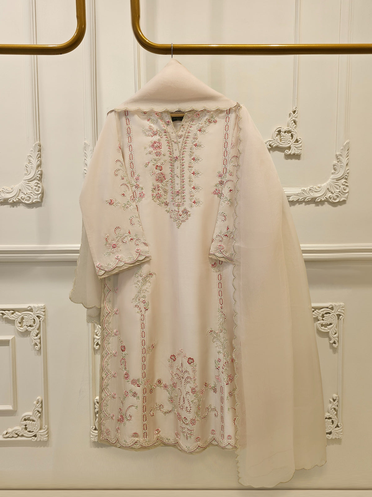 3 Piece- Pure Sheesha Silk Embroidered Suit S114755