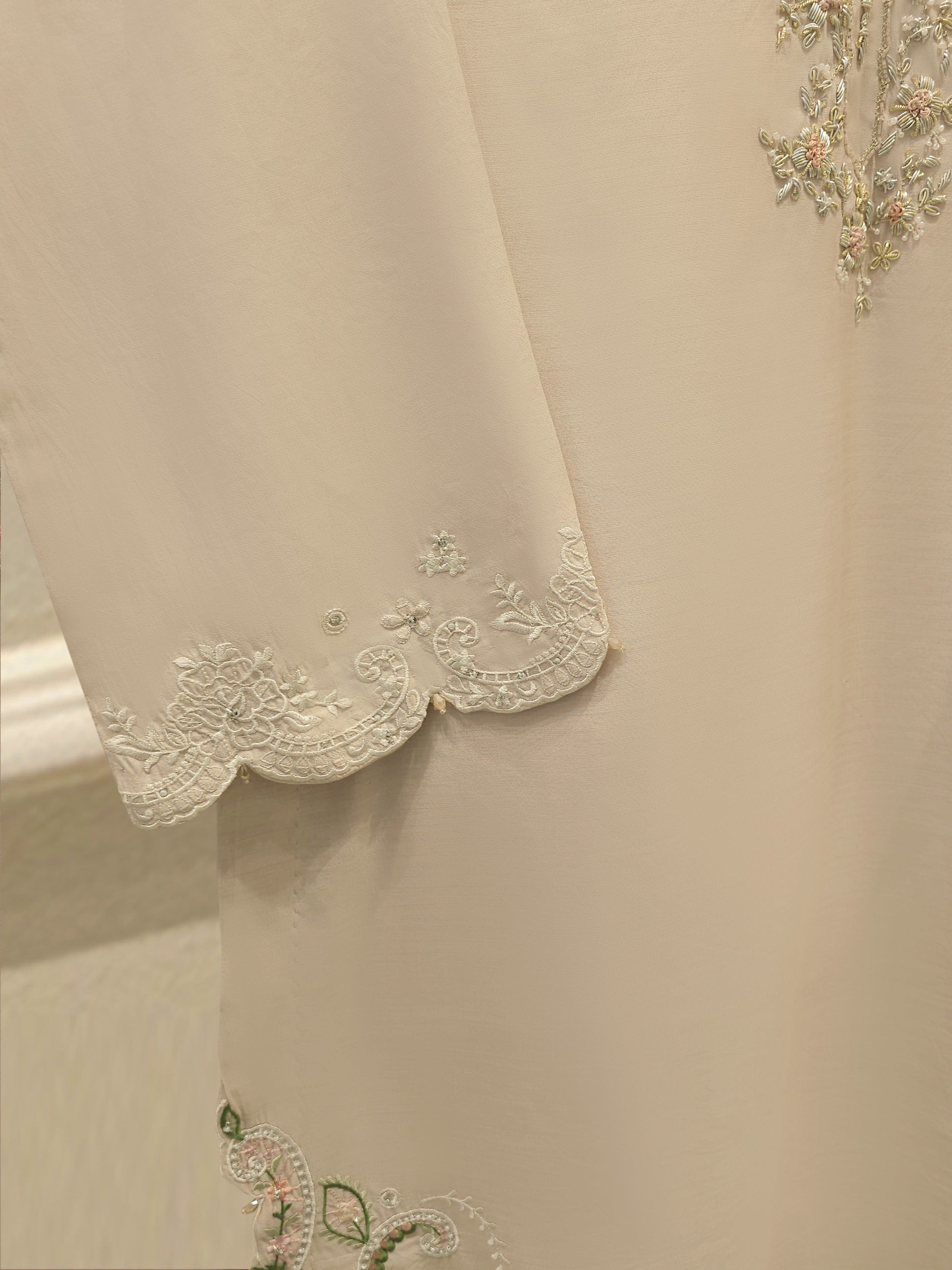 3 Piece - Pure Khaddi Silk Embroidered  Suit S115165 Secondary image