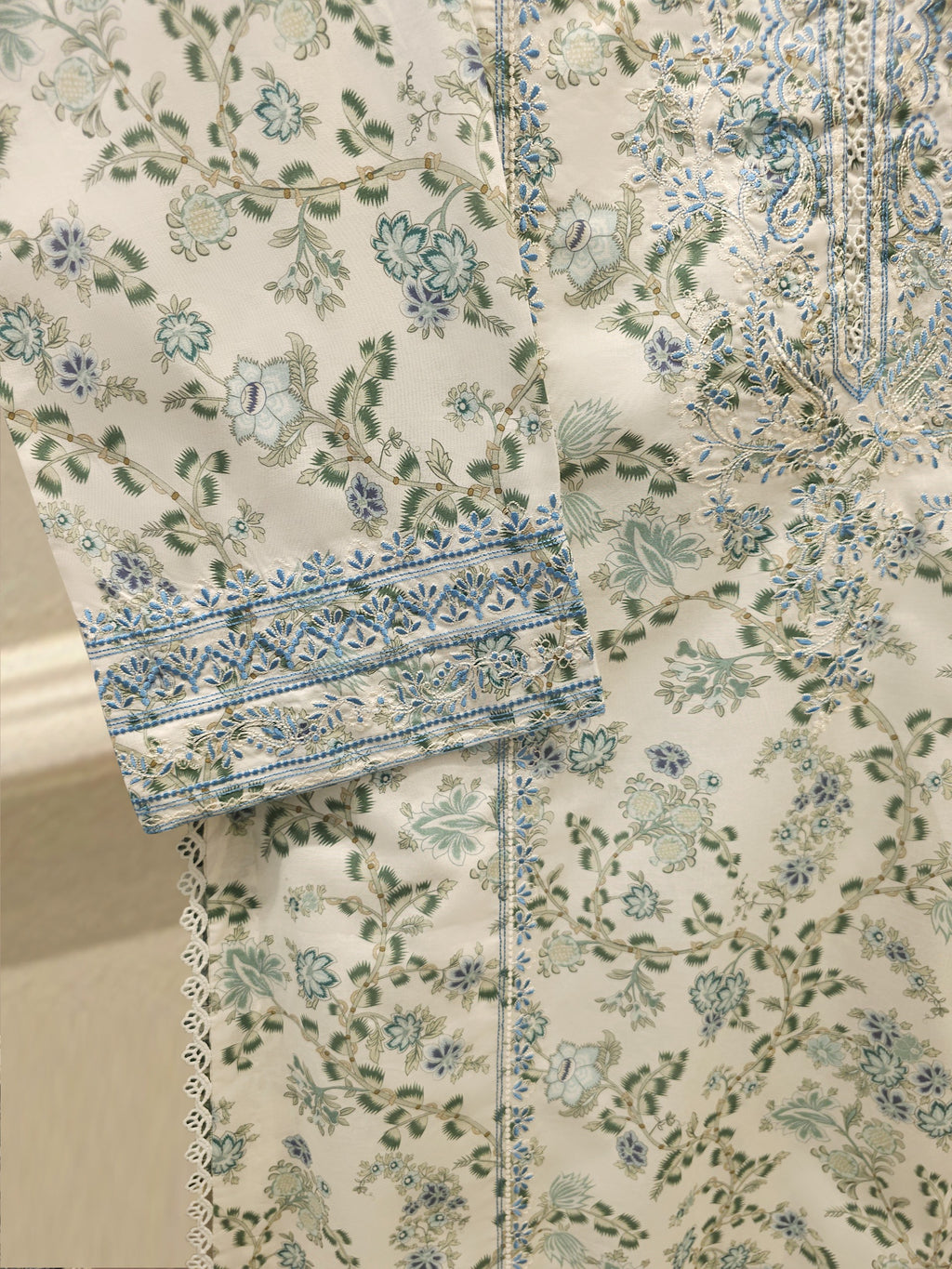 3 Piece - Embroidered Lawn Suit S115223