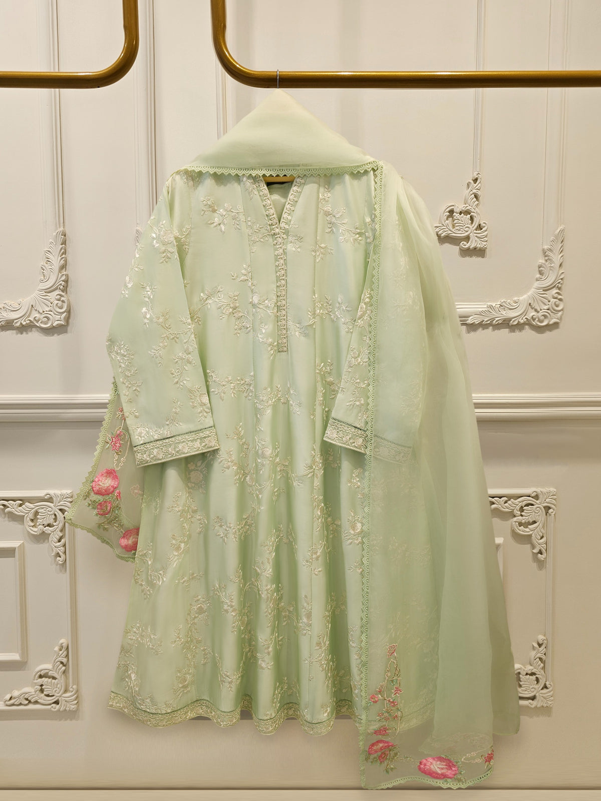 3 Piece- Pure  Sheesha Silk Embroidered Suit S115344