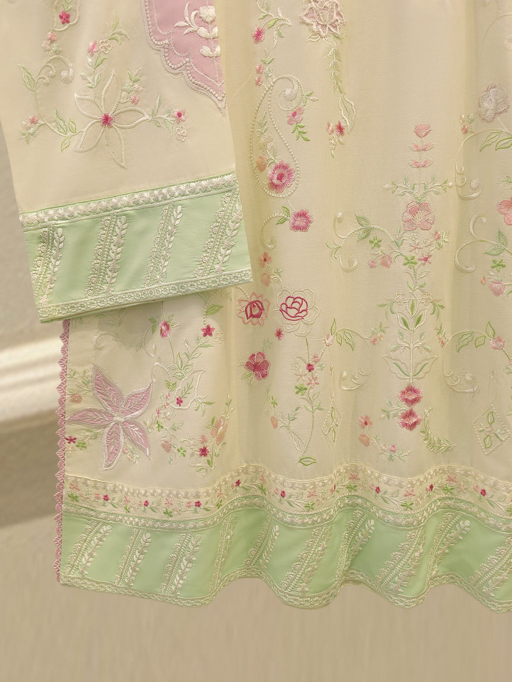 3-Piece Embroided Lawn Suit S115415