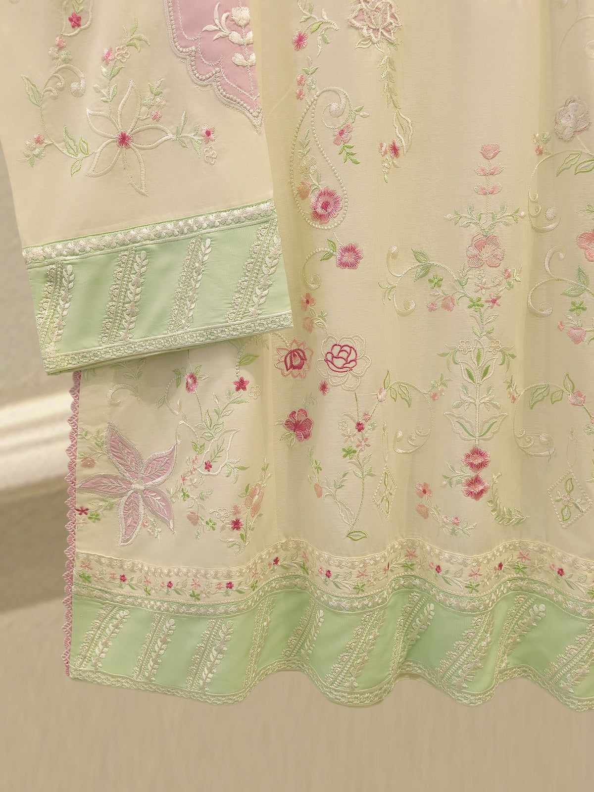 3-Piece Embroided Lawn Suit S115415