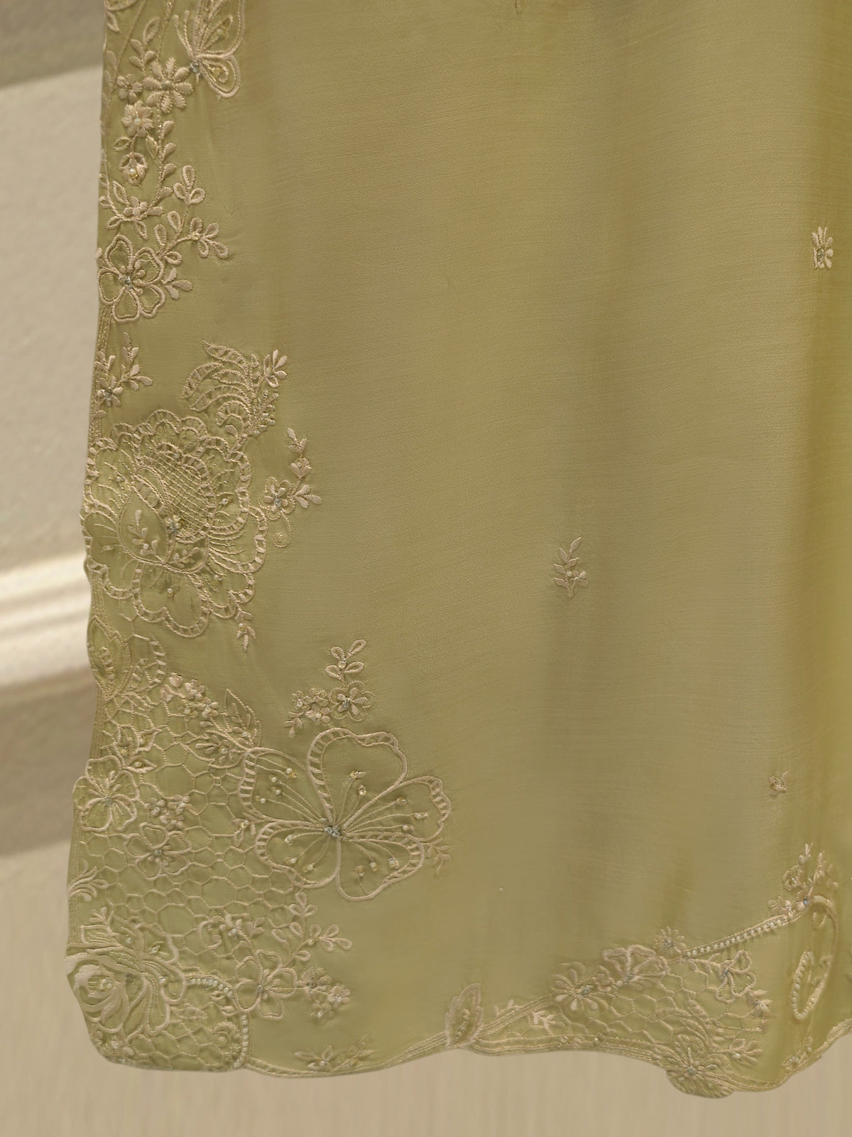 3 Piece - Pure Khaddi Silk Embroidered  Suit S115582