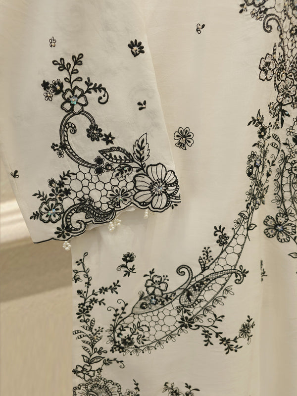 3 Piece - Pure Khaddi Silk Embroidered  Suit S115569