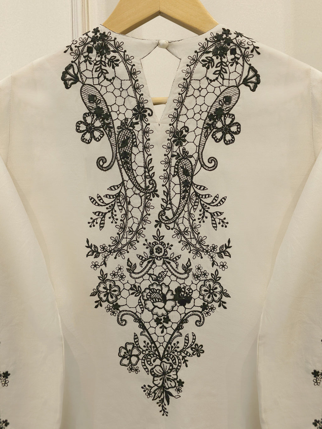 3 Piece - Pure Khaddi Silk Embroidered  Suit S115569