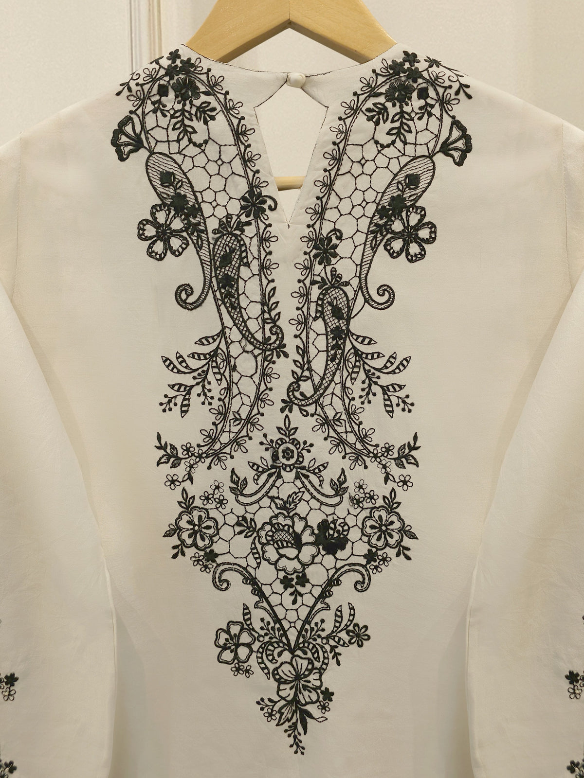 3 Piece - Pure Khaddi Silk Embroidered  Suit S115569