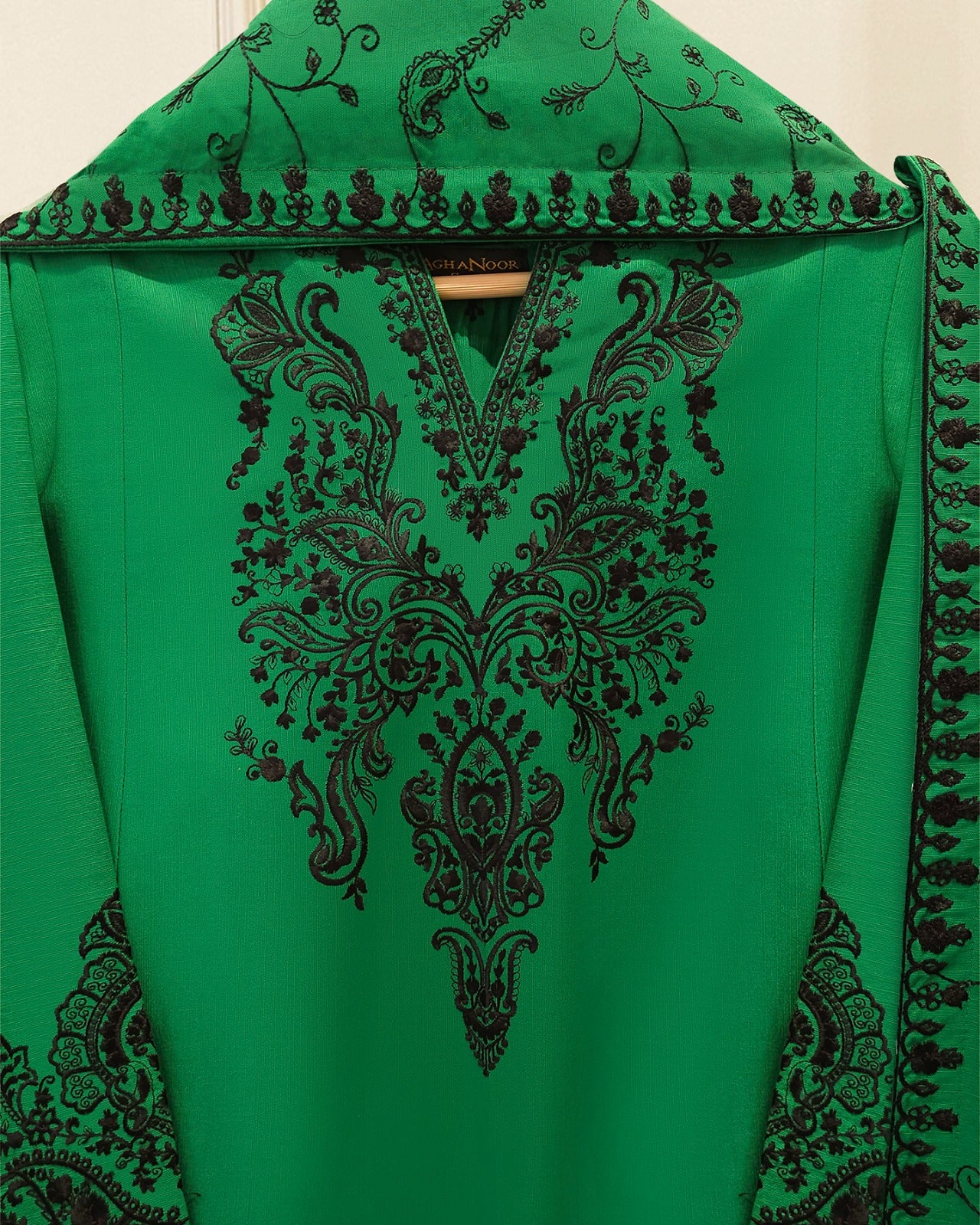 3 Piece - Embroidered Khaddar Suit S115769 Secondary image