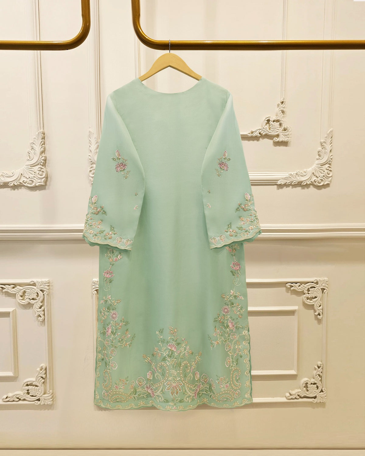 3 Piece- Pure  Sheesha Silk Embroidered Suit S115767